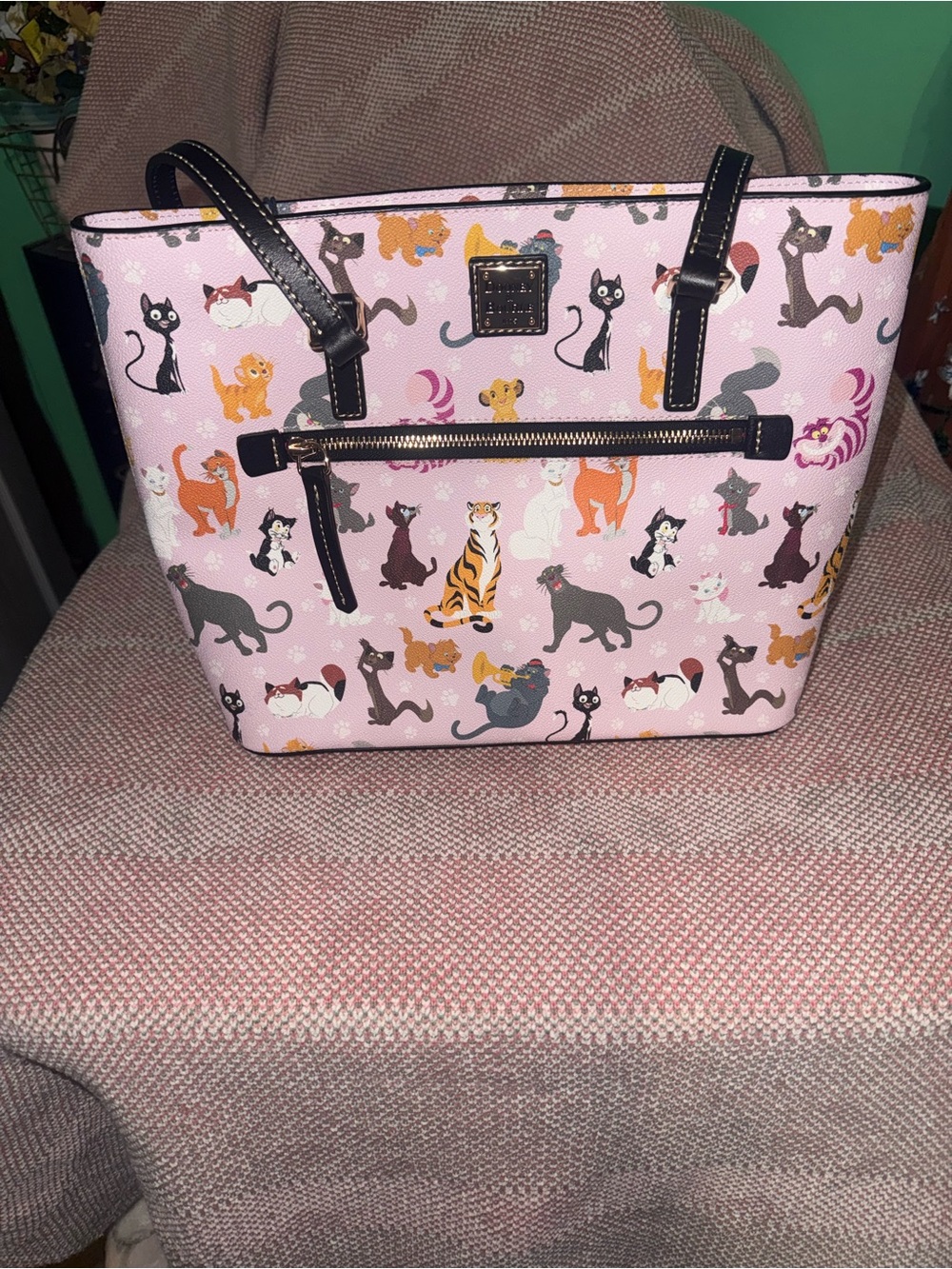 BNWT Dooney & Bourke Disney Parks Cats tote bag. 2024